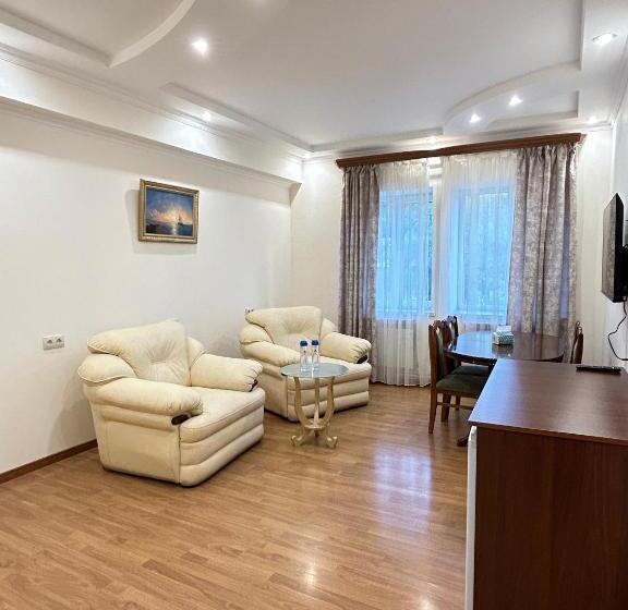 Номер Deluxe, Oasis