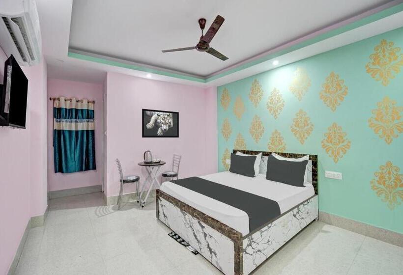 חדר קלאסי לשלושה, O Arsh Residential