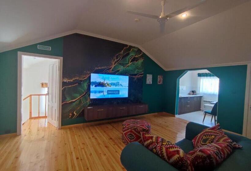 Suite Familiar, Anor