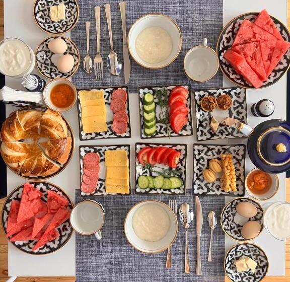 Suite Familiar, Anor