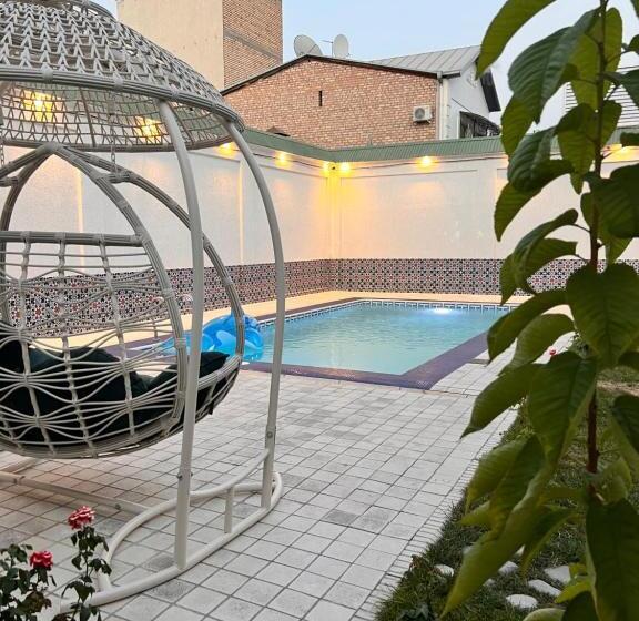 Suite Familiar, Anor