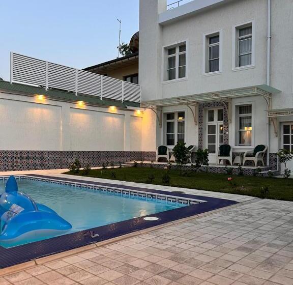 Suite Familiar, Anor