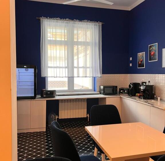 Suite Familiar, Anor