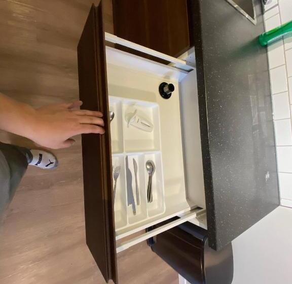 خانه 1 خوابه, Close To Whyte University New Reno King