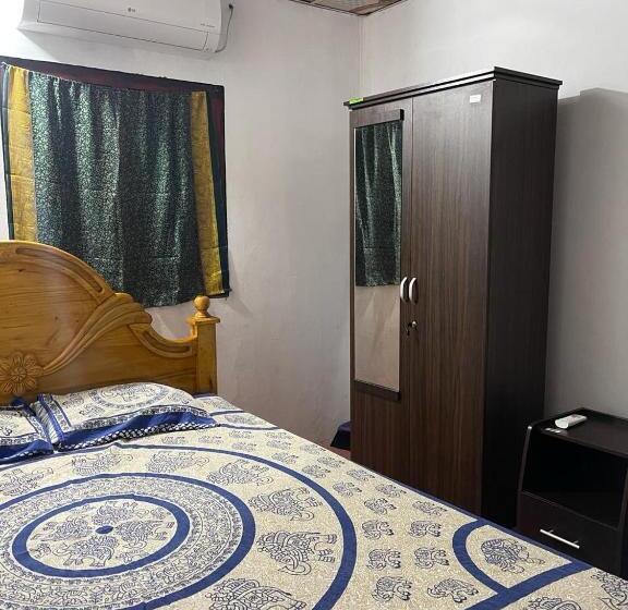 اتاق استاندارد, Thurai Guest House