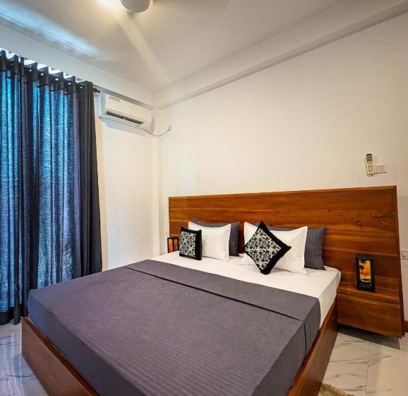 Номер Deluxe с Балконом, Airpot Hotel By Cmb Apartments