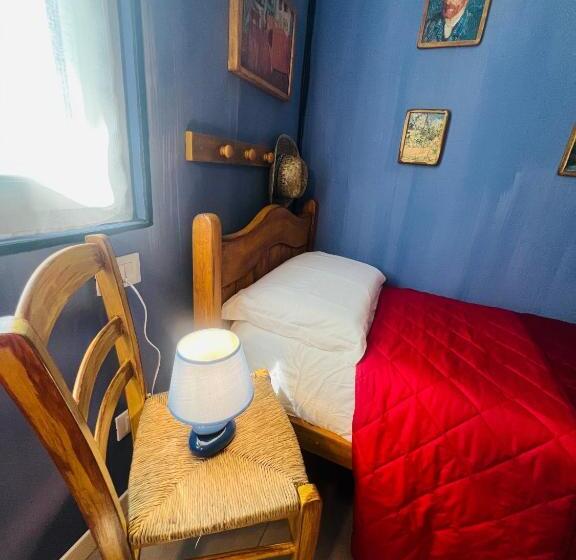חדר סטנדרט לשלושה עם נוף לגינה, B&b Rifugio Degli Artisti   Themed Rooms