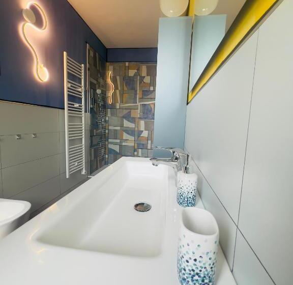 اتاق استاندارد سه تخته با چشم‌انداز باغ, B&b Rifugio Degli Artisti   Themed Rooms