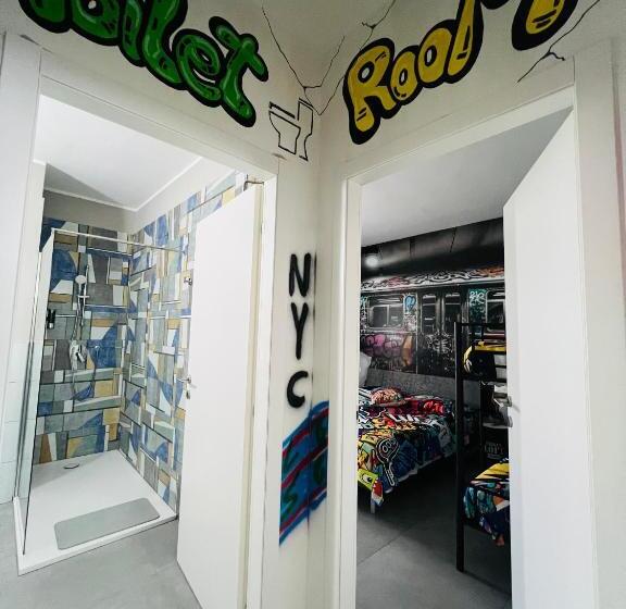 חדר לארבעה סטנדרטי עם נוף לגינה, B&b Rifugio Degli Artisti   Themed Rooms