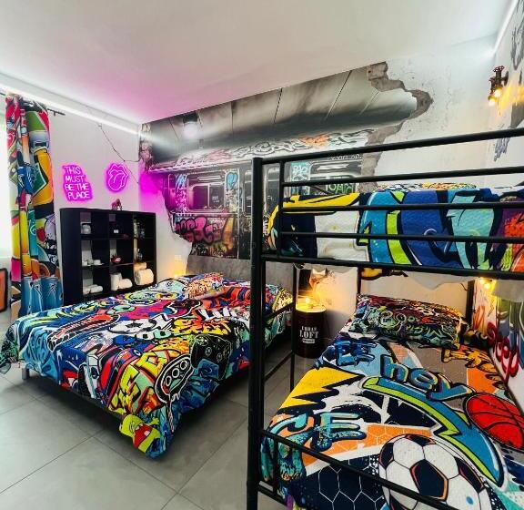 اتاق استاندارد چهارنفره با چشم‌انداز باغ, B&b Rifugio Degli Artisti   Themed Rooms