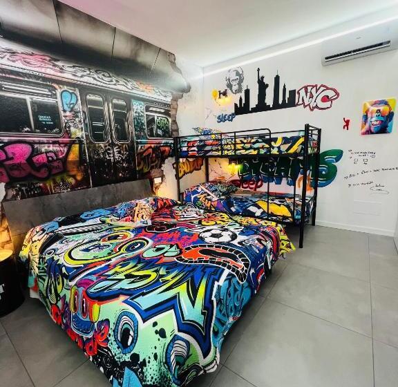 חדר לארבעה סטנדרטי עם נוף לגינה, B&b Rifugio Degli Artisti   Themed Rooms