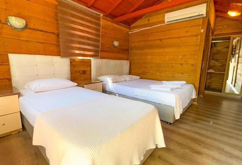 Трехместный Номер Стандарт с Балконом, Gaia Bungalow