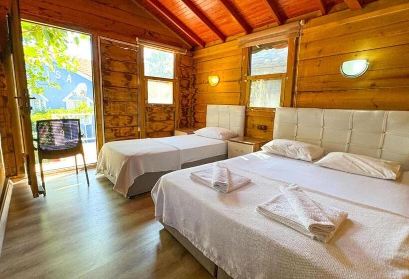 Трехместный Номер Стандарт с Балконом, Gaia Bungalow