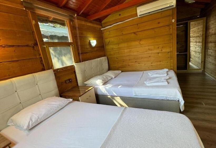 Трехместный Номер Стандарт с Балконом, Gaia Bungalow