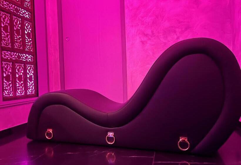 자쿠지 스위트, Sheherazade