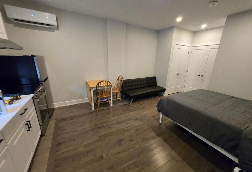 デラックスバンガロー, Byward Market Luxury Guesthouse