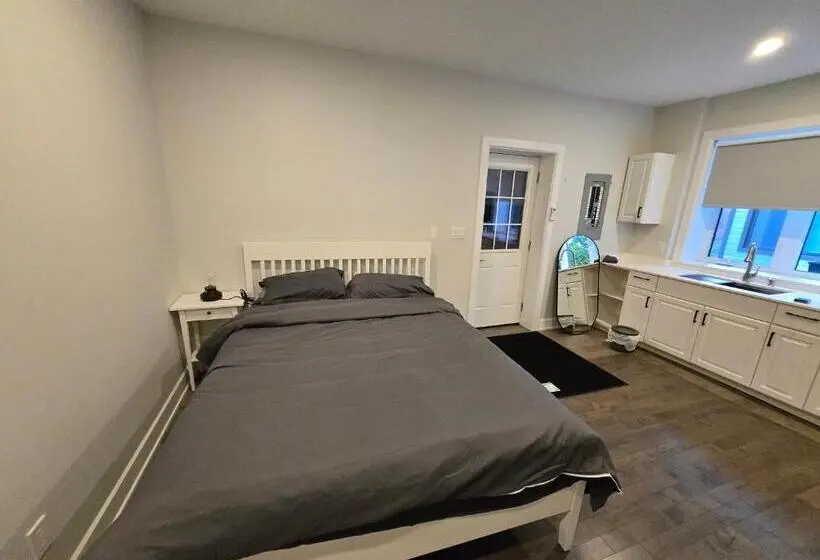 デラックスバンガロー, Byward Market Luxury Guesthouse