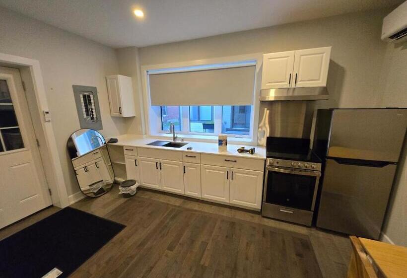 デラックスバンガロー, Byward Market Luxury Guesthouse