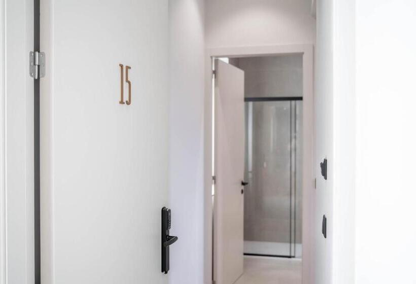 Standard studio with river view, Gigantones Guesthouse