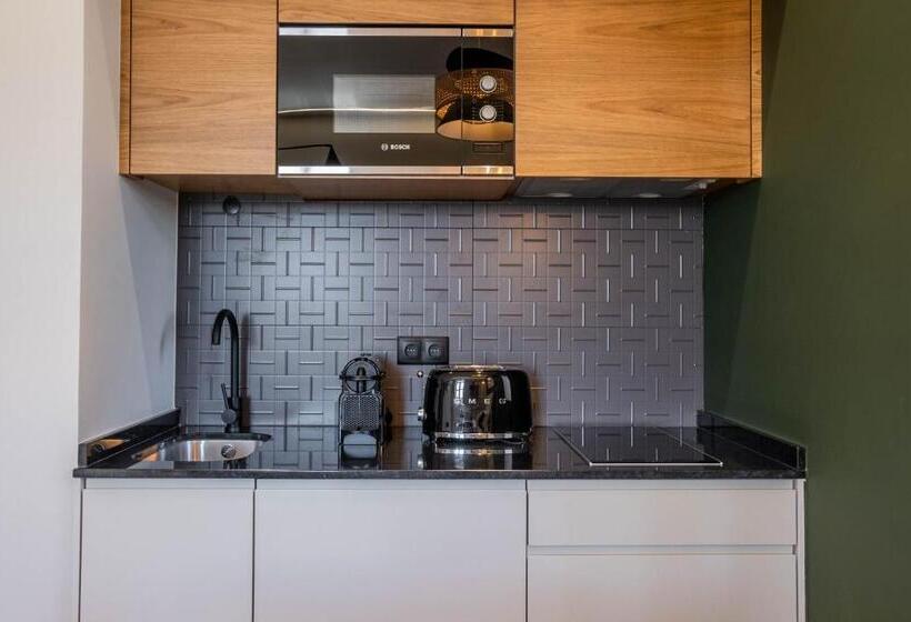 Standard studio with river view, Gigantones Guesthouse