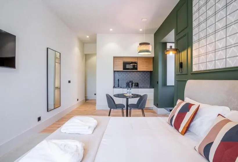 Standard studio with river view, Gigantones Guesthouse
