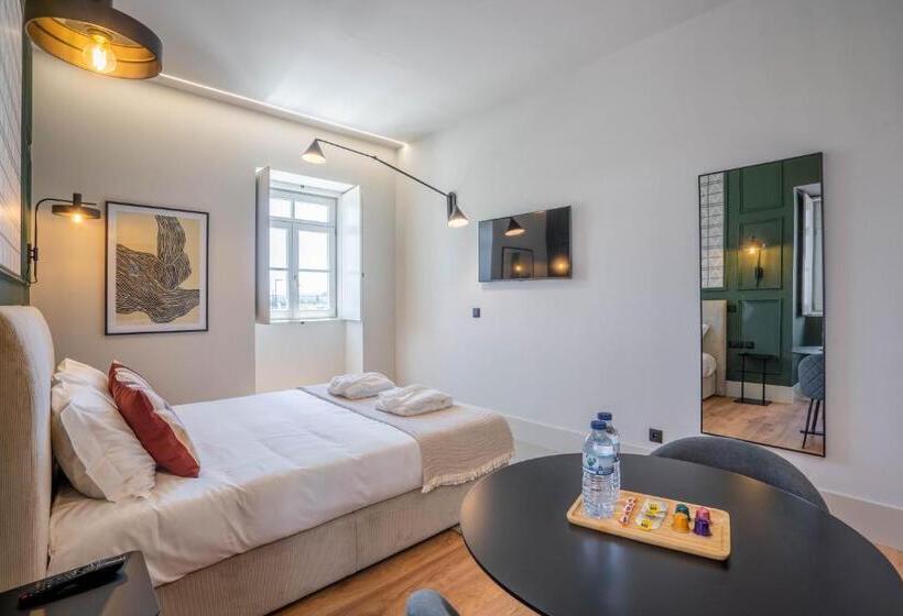 Standard studio with river view, Gigantones Guesthouse