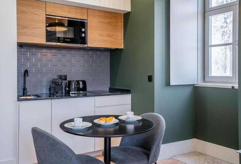 Standard studio with river view, Gigantones Guesthouse