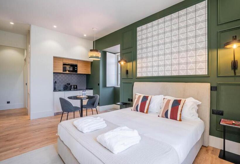 Standard studio with river view, Gigantones Guesthouse