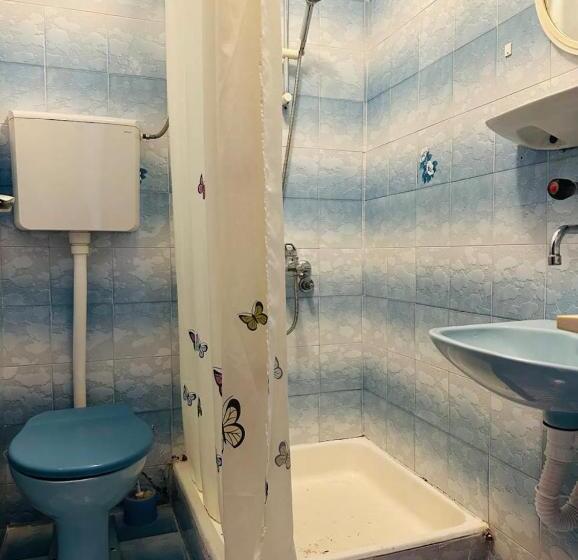 اتاق استاندارد چهارنفره با بالکن, Hana & Uma Apartments