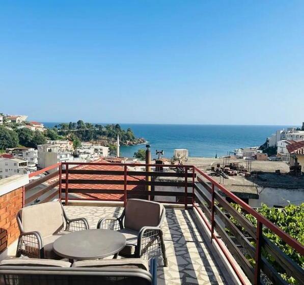 اتاق استاندارد چهارنفره با بالکن, Hana & Uma Apartments