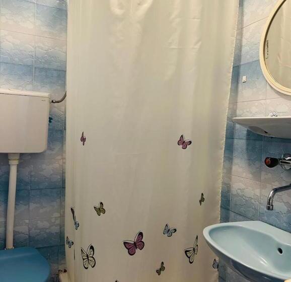 اتاق استاندارد چهارنفره با بالکن, Hana & Uma Apartments