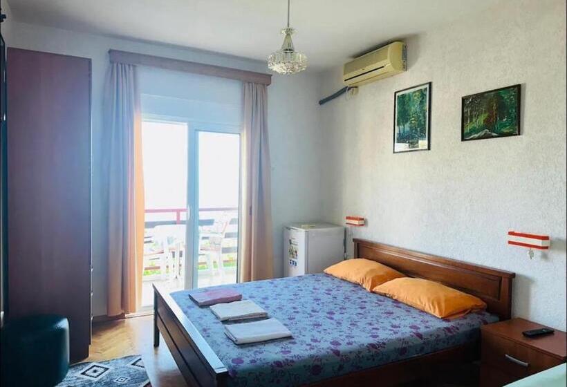 اتاق استاندارد سه نفره, Hana & Uma Apartments