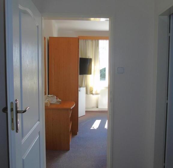 스탠다드 트리플 룸, Toris Inn