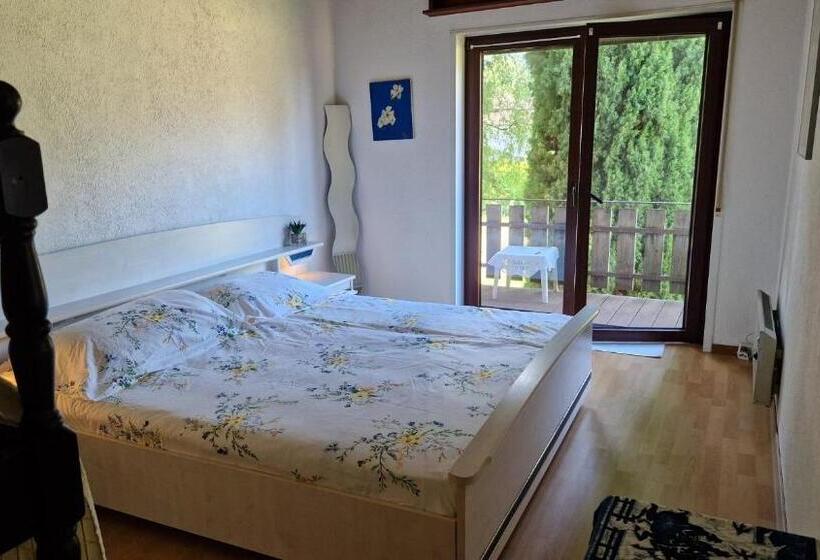 Quarto Quadruple Standart com Varanda, Wee Aroleid