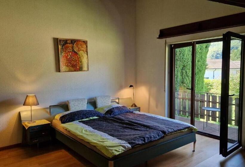 Quarto Triplo Estandar com Sacada, Wee Aroleid