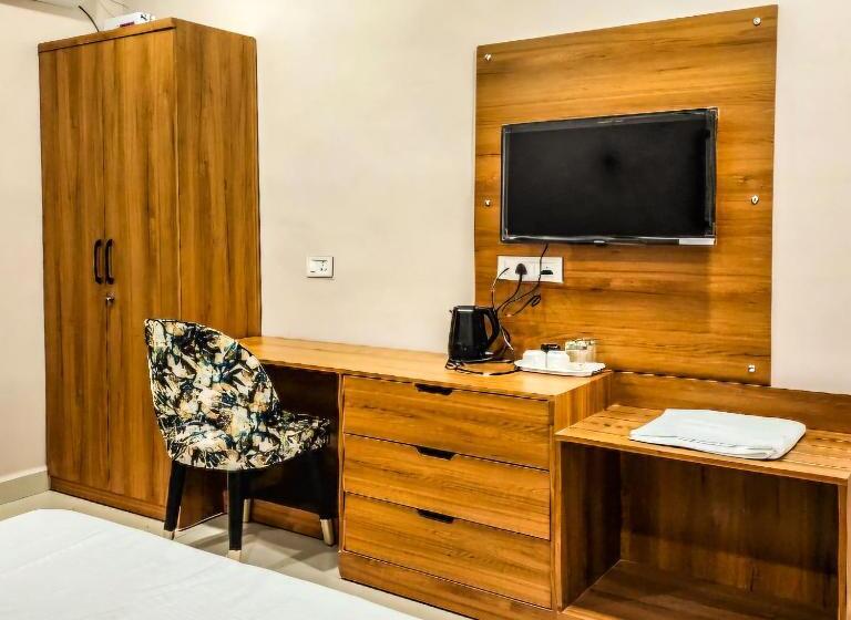 Номер Deluxe, Shivani Imperial Hotel & Banquet