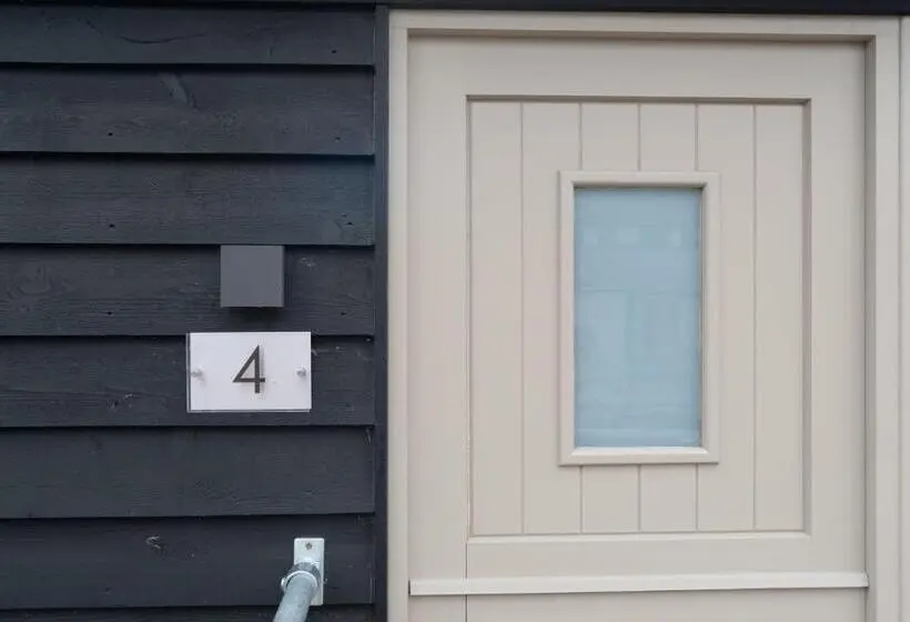 １ベッドルームハウス, Twin Deluxe Disabled Access And Wet Room With Courtyard View   Newton