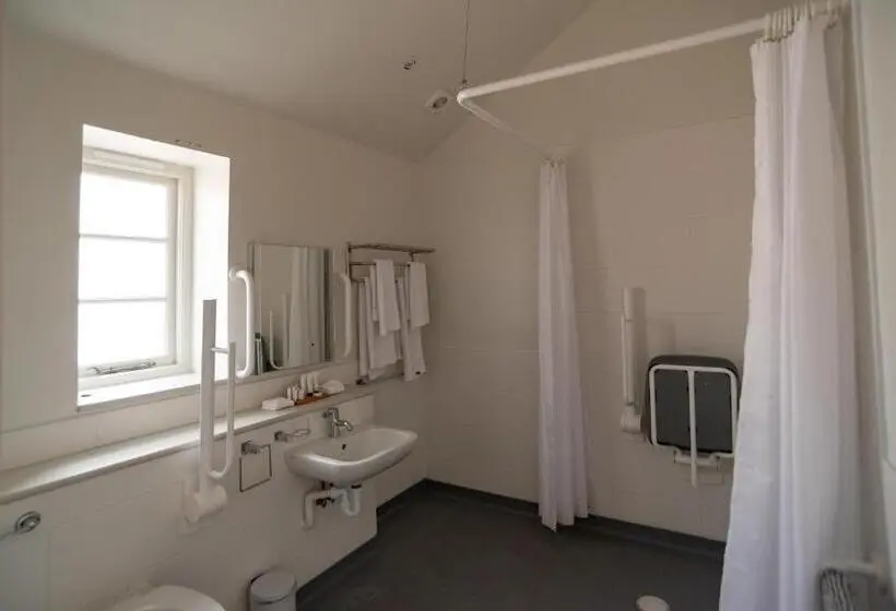 １ベッドルームハウス, Twin Deluxe Disabled Access And Wet Room With Courtyard View   Newton