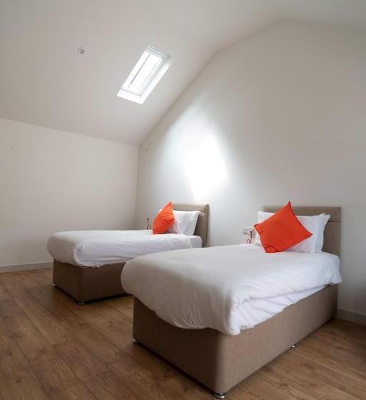 Дом 1 Спальня, Twin Deluxe Disabled Access And Wet Room With Courtyard View   Newton