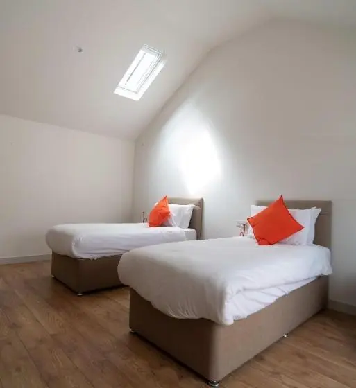 １ベッドルームハウス, Twin Deluxe Disabled Access And Wet Room With Courtyard View   Newton