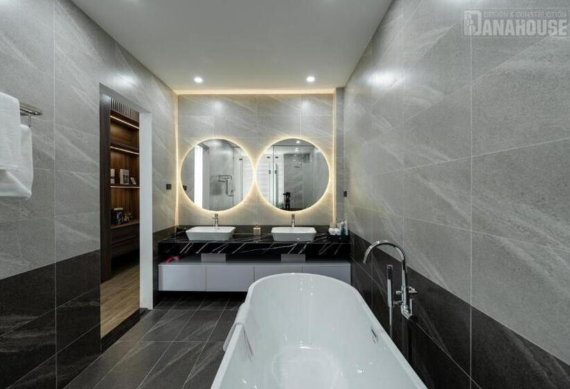 اتاق لوکس با وان آب گرم, Khách Sạn Trung Trầm