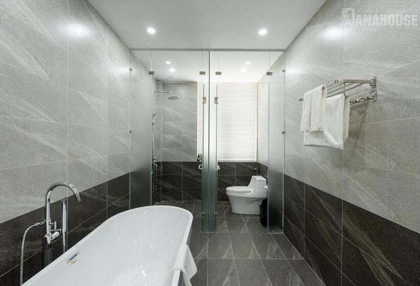 اتاق لوکس با وان آب گرم, Khách Sạn Trung Trầm