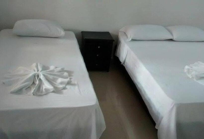 Номер Стандарт Трехместный, La Bella Villa Medellin