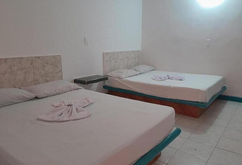 Номер Стандарт Трехместный, La Bella Villa Medellin