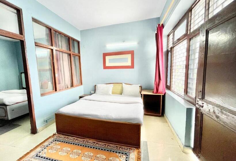 חדר סטנדרט לארבעה, Nand Palace ! Mussoorie होटल नंद पैलेस હોટેલ નંદ પેલેસ ஹோட்டல் நந்த் பேலஸ் Near Mall Road Hotel With