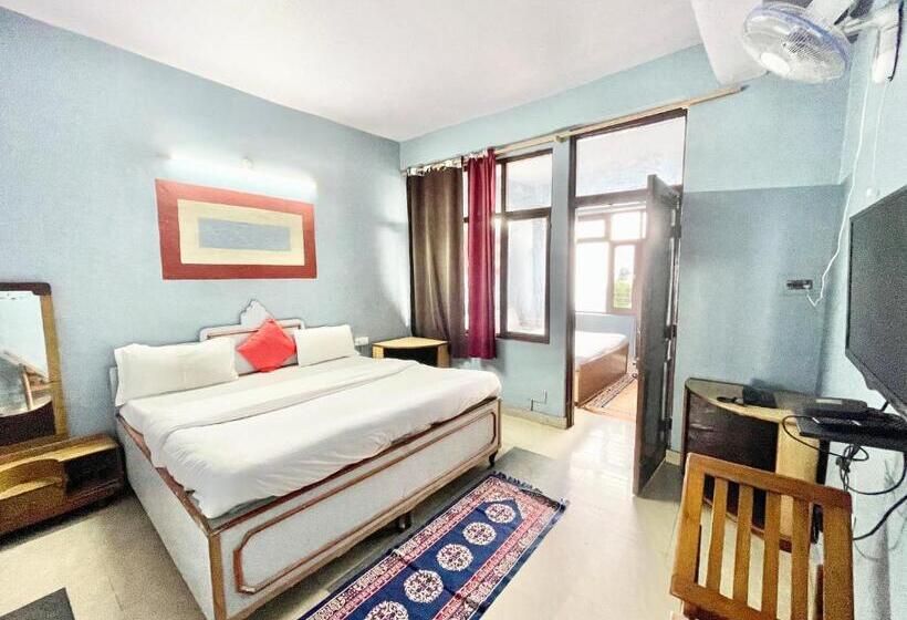 חדר סטנדרט לארבעה, Nand Palace ! Mussoorie होटल नंद पैलेस હોટેલ નંદ પેલેસ ஹோட்டல் நந்த் பேலஸ் Near Mall Road Hotel With