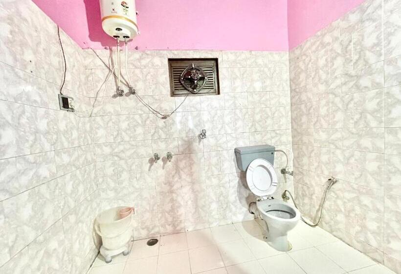 חדר סטנדרט לארבעה, Nand Palace ! Mussoorie होटल नंद पैलेस હોટેલ નંદ પેલેસ ஹோட்டல் நந்த் பேலஸ் Near Mall Road Hotel With