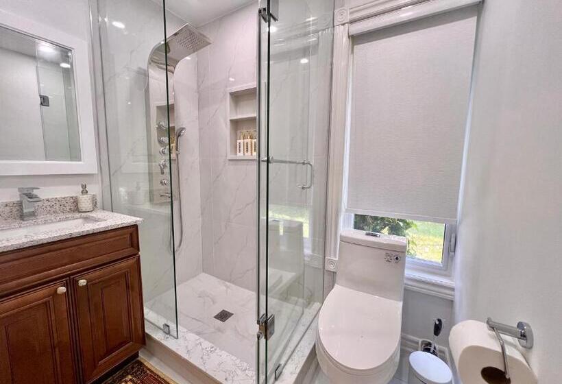 غرفة قياسية, Cozy Home Near Hillcrest Mall In Central Richmond Hill