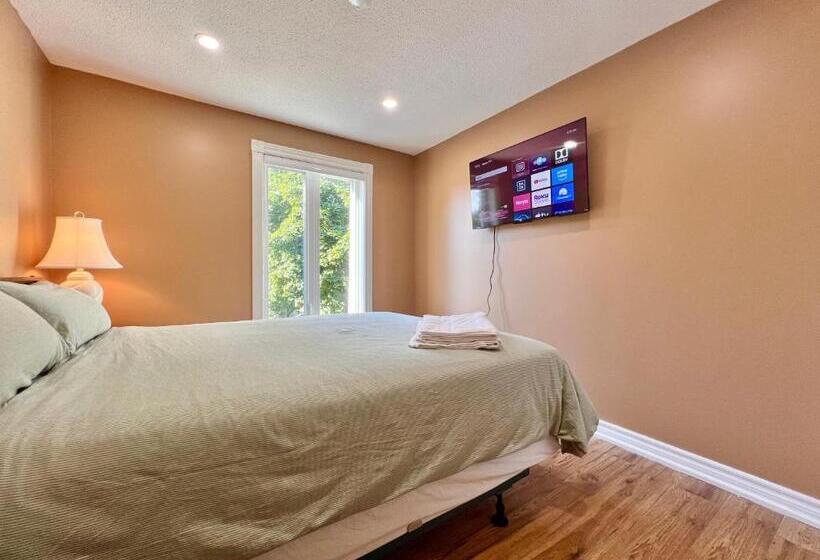Номер Стандарт Совместная Ванная, Cozy Home Near Hillcrest Mall In Central Richmond Hill