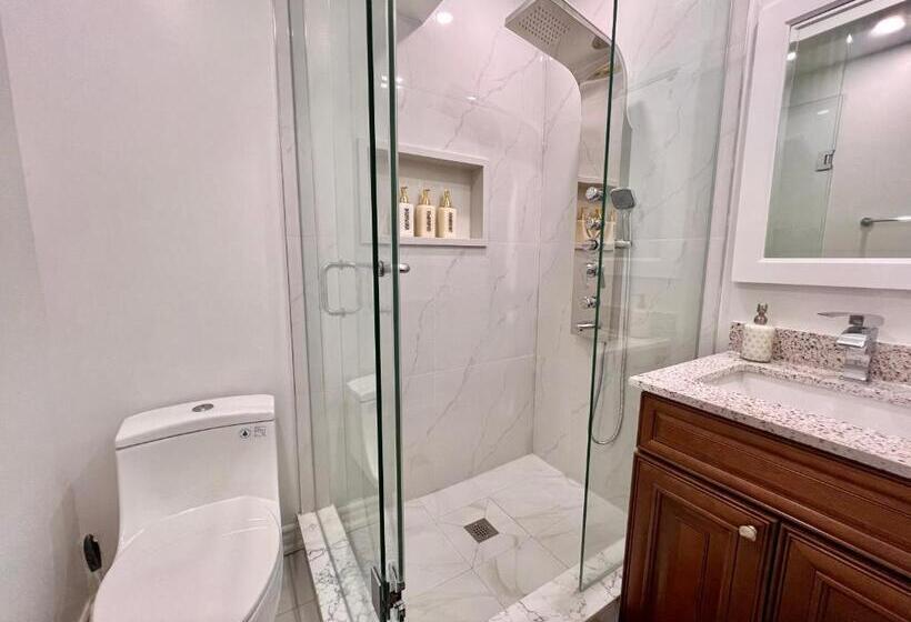 غرفة إقتصادية, Cozy Home Near Hillcrest Mall In Central Richmond Hill